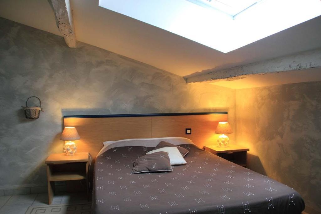 فندق Auberge De Bonpas Logis De France أفينيون المظهر الخارجي الصورة